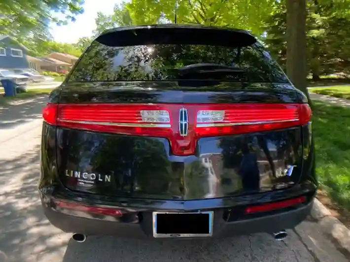 Lincoln MKT Sedan Back Side