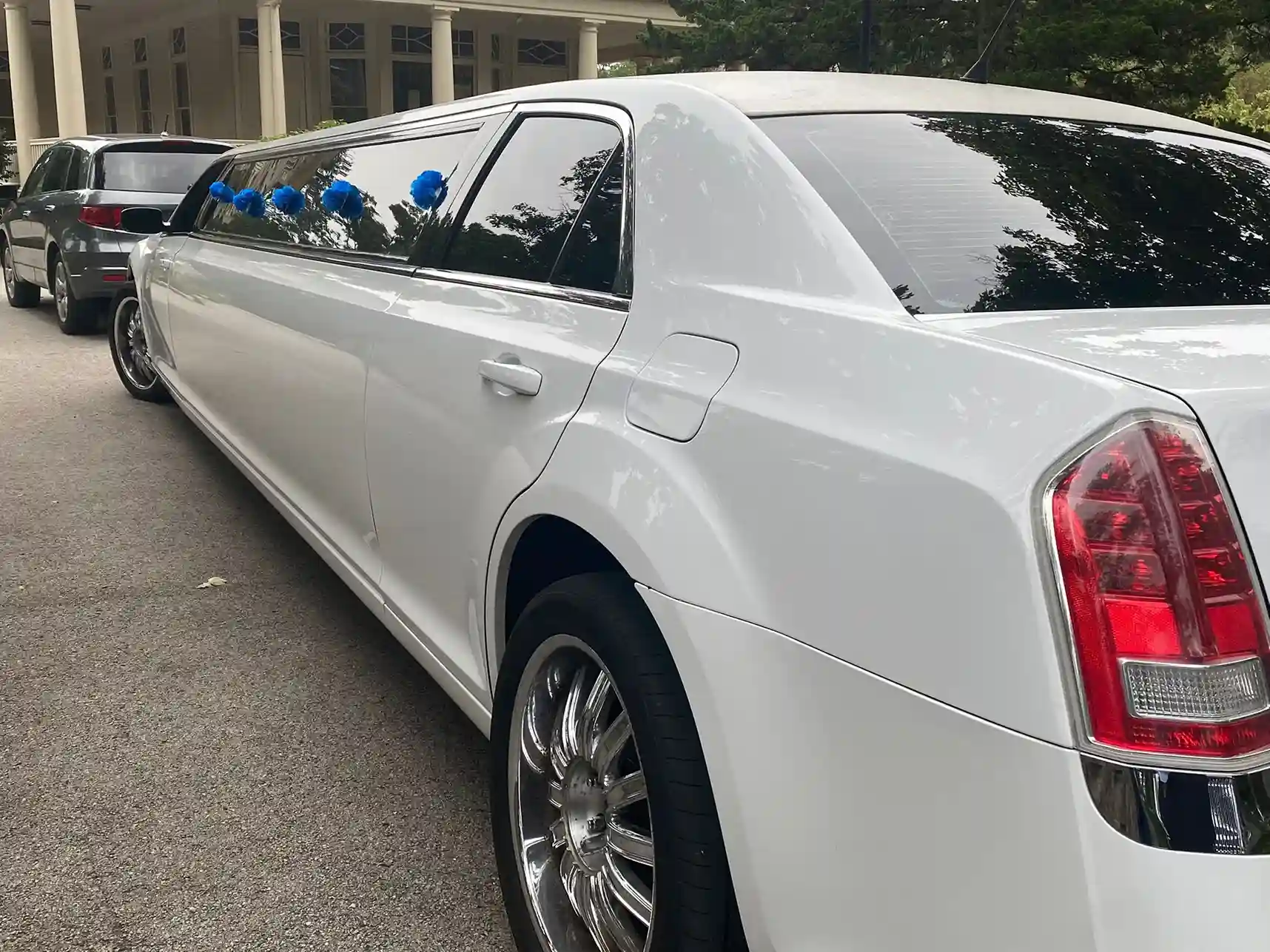 white limousine stretch