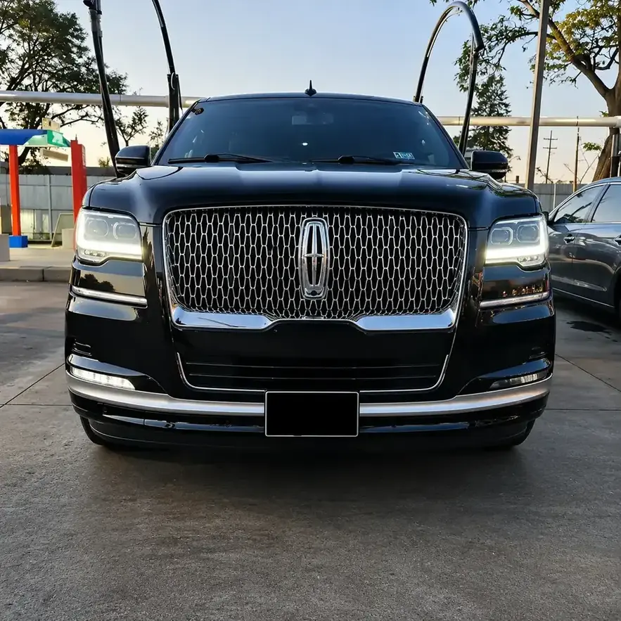 Black Lincoln Navigator chauffeur SUV